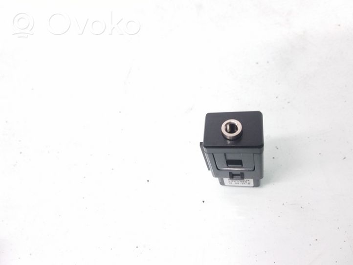 Skoda Fabia Mk3 (NJ) Câble adaptateur AUX 5Q0035724