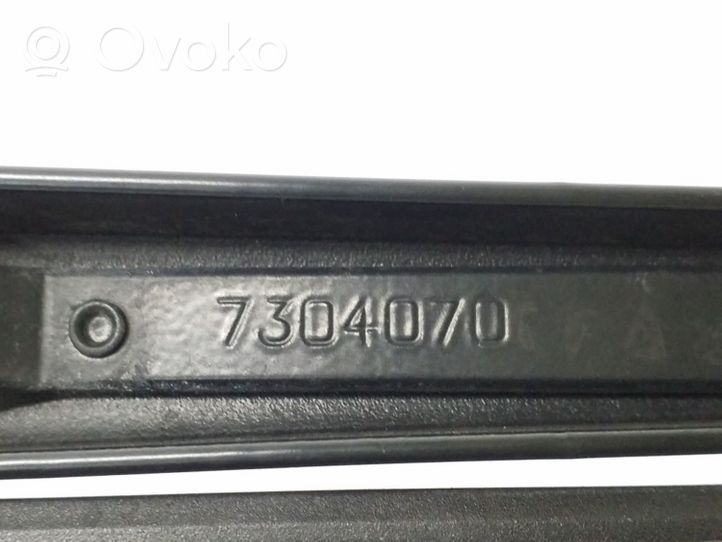 BMW X5 F15 Priekinio stiklo valytuvų kojelė 7304070