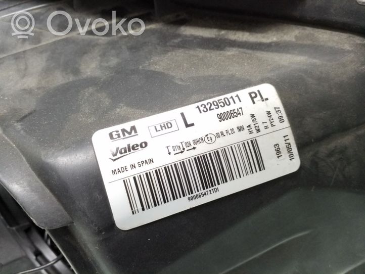 Opel Corsa D Phare frontale 13295011