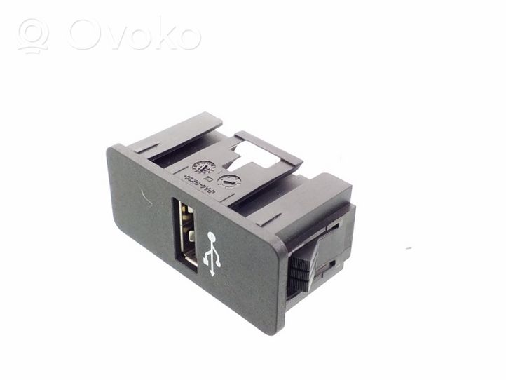 BMW 3 F30 F35 F31 USB savienotājs 9230248