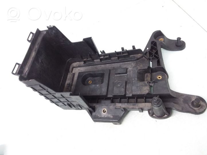 Volkswagen Golf V Vassoio batteria 1K0915333C