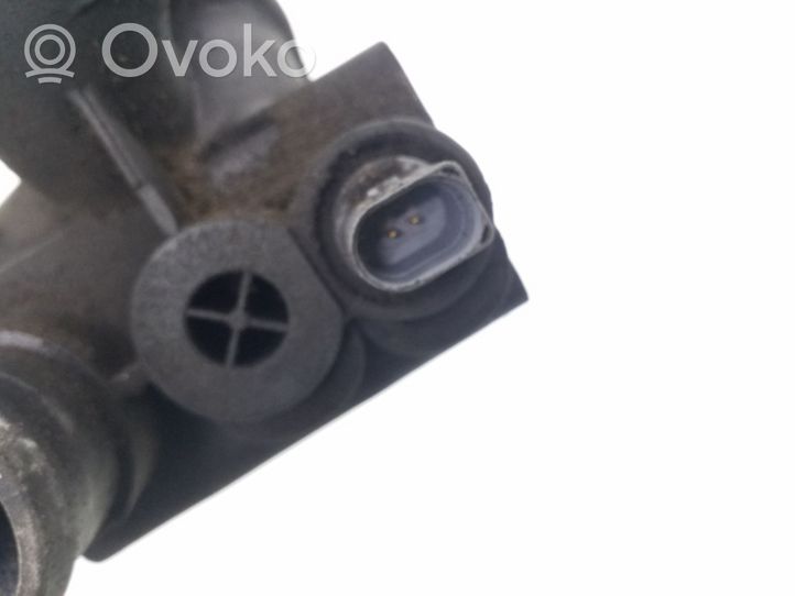 Audi A3 S3 A3 Sportback 8P Termostat / Obudowa termostatu 022121121E