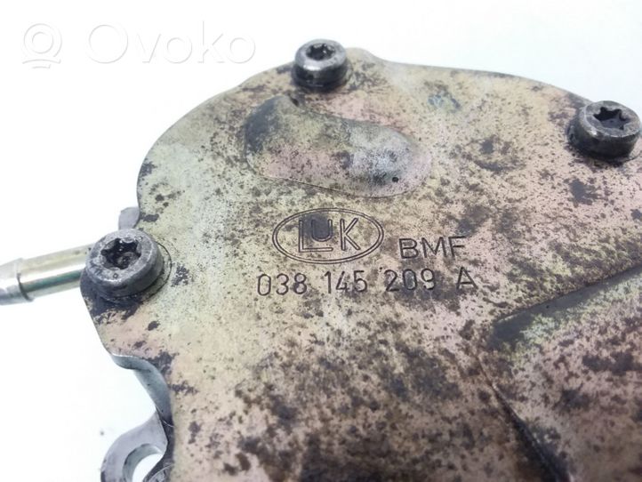 Volkswagen Golf IV Pompe à vide 038145209A