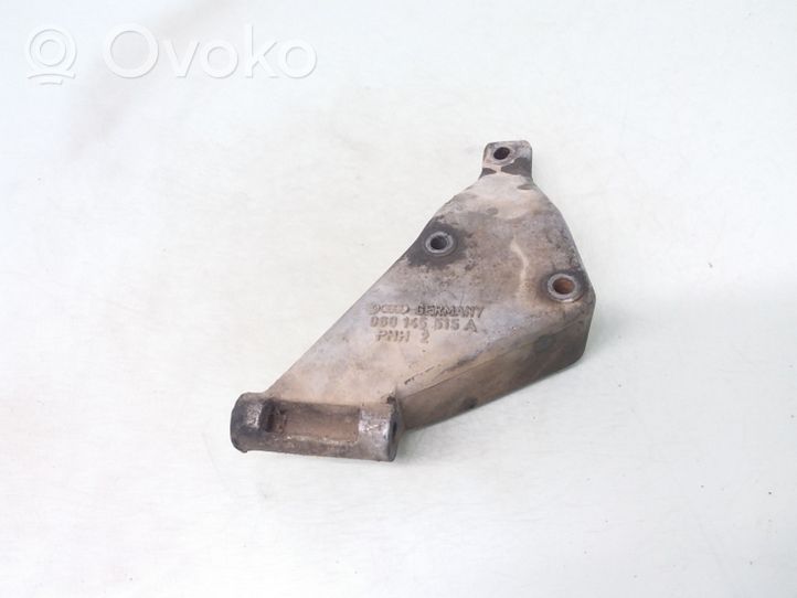 Audi 80 90 S2 B4 Supporto di montaggio della pompa del servosterzo 068145515A