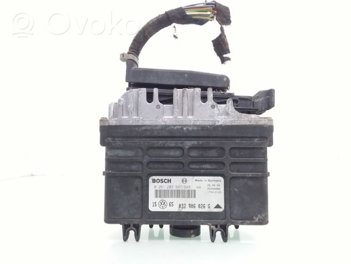 Volkswagen Golf III Calculateur moteur ECU 032906026G