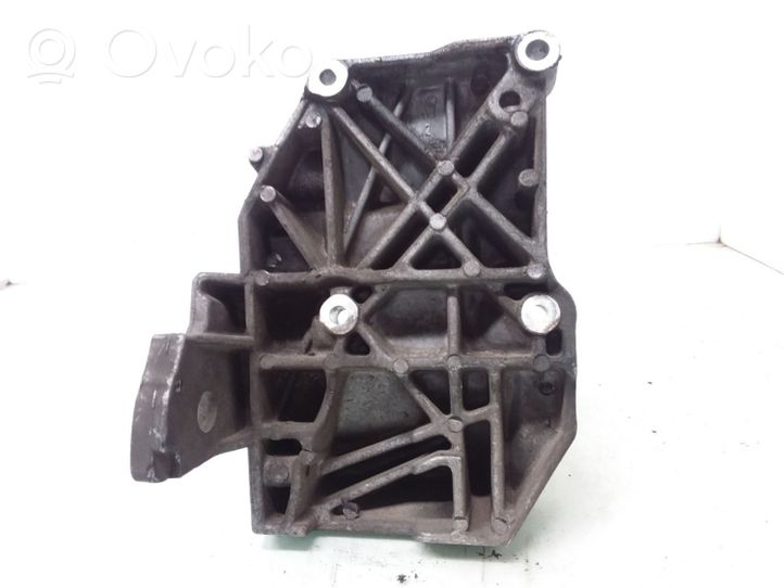 Audi A4 S4 B5 8D Uchwyt / Mocowanie sprężarki klimatyzacji 038260885C