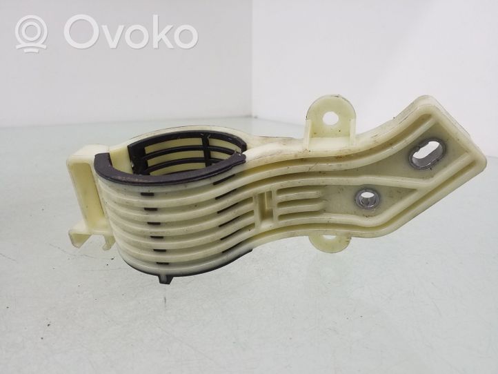 BMW 5 G30 G31 Supporto della pompa del carburante 