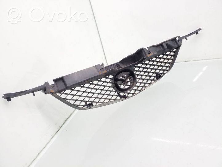Mazda Premacy Maskownica / Grill / Atrapa górna chłodnicy C10050712