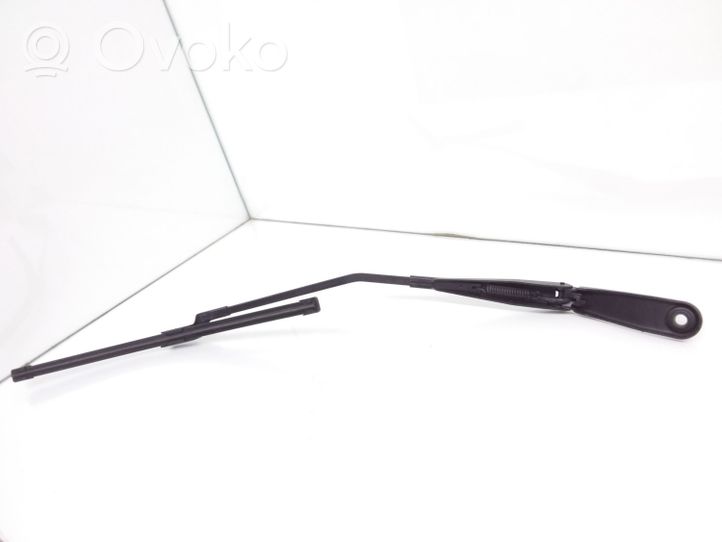 Volvo XC60 Front wiper blade arm 30753526