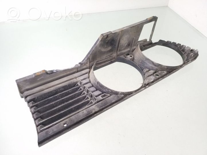 BMW 3 E30 Listwa pod lampę przednią 18760920