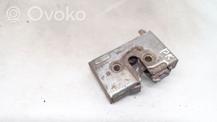 Volkswagen PASSAT B3 Front door lock 357837015D