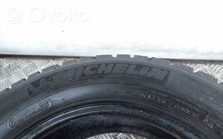 Nissan Almera N16 15 Zoll Winterreifen mit Spikes 18565R1588Q