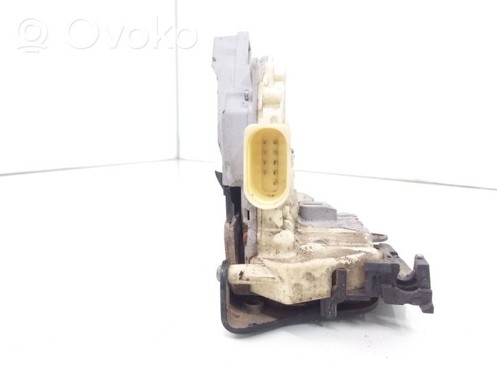 Volkswagen PASSAT B6 Front door lock 3C1837015A