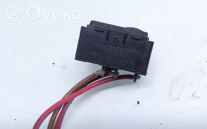 Audi A4 S4 B5 8D Central locking switch button 8L0962107A