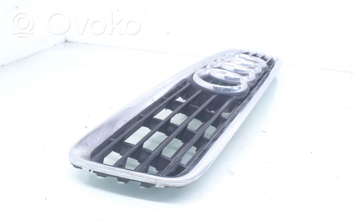 Audi A4 S4 B5 8D Maskownica / Grill / Atrapa górna chłodnicy 8D0853651R