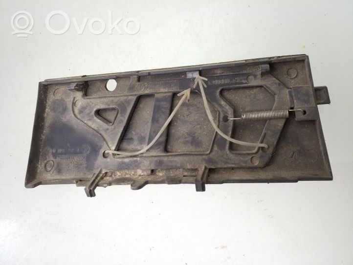 BMW 5 E34 Tappo/coprigancio di traino anteriore 1973717