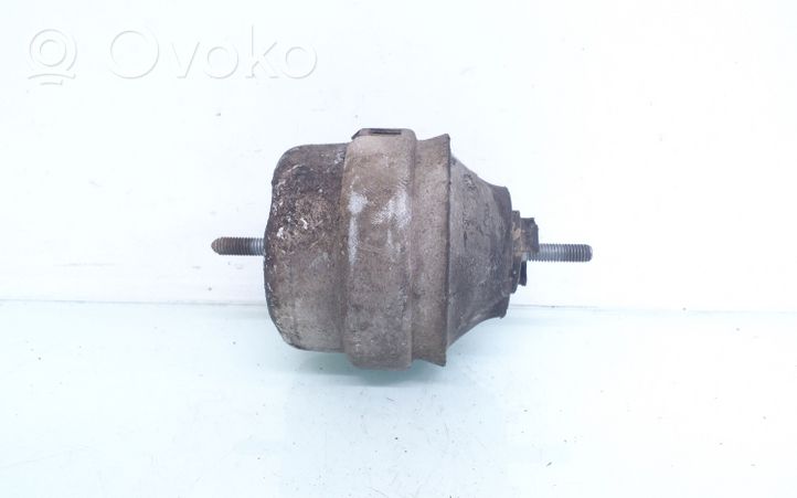 Audi A4 S4 B5 8D Supporto di montaggio del motore 8D0199379J