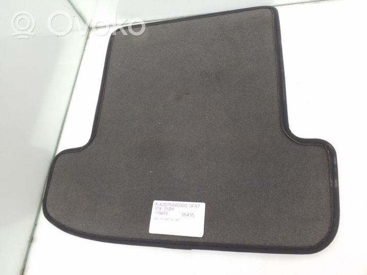 Mercedes-Benz E A207 Tapis de sol arrière A2076840303