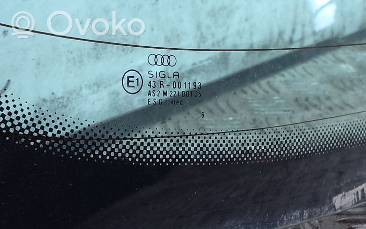 Audi A4 S4 B5 8D Aizmugurējais stikls 43R001193