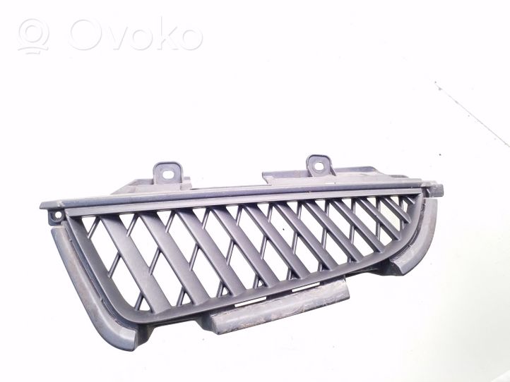 Mitsubishi Grandis Grille calandre supérieure de pare-chocs avant MN145455