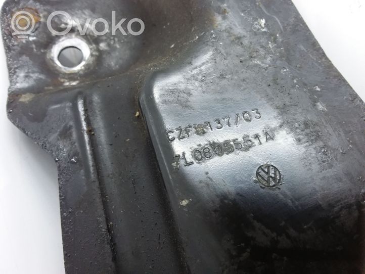 Volkswagen Touareg I Apatinė dalis radiatorių panelės (televizoriaus) 7L0805551A