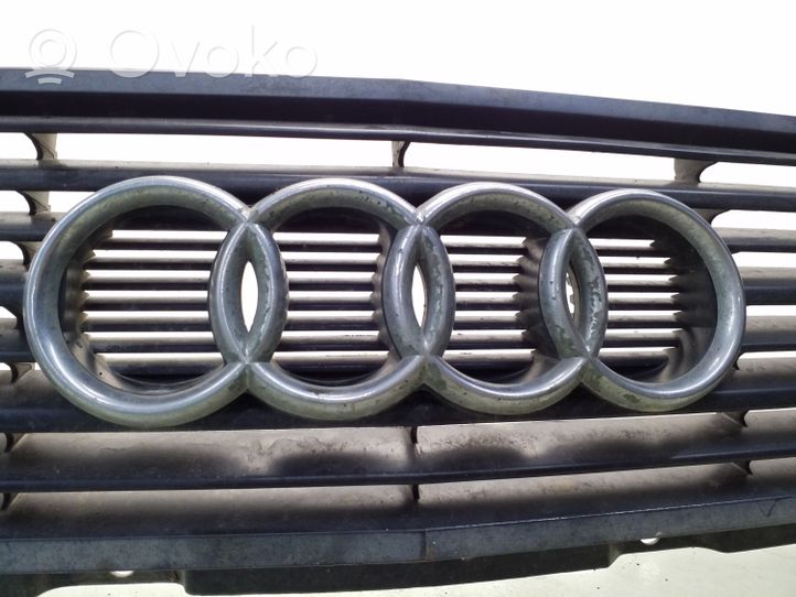 Audi 100 200 5000 C3 Grotelės viršutinės 443853655D