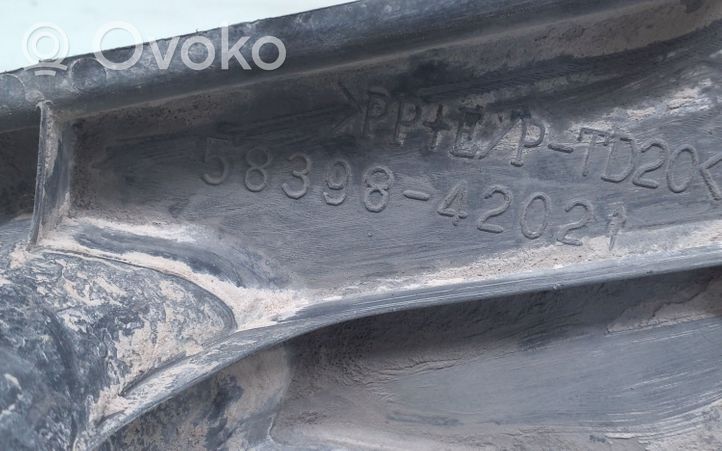 Toyota RAV 4 (XA30) Osłona dolna zbiornika paliwa 5839842021