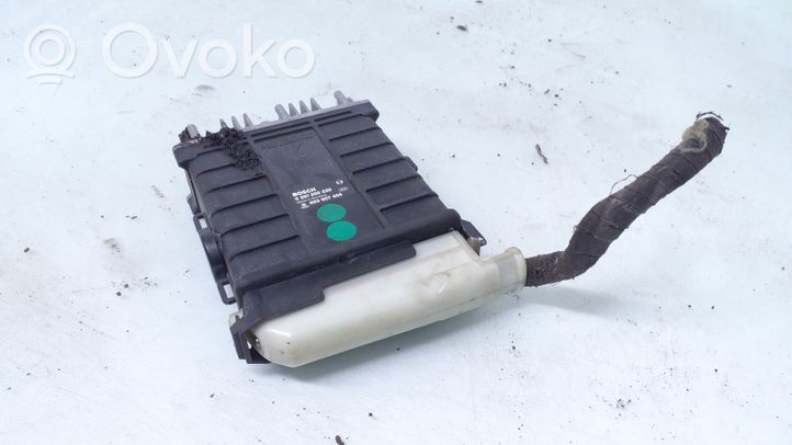 Audi 80 90 B3 Variklio valdymo blokas 893907404