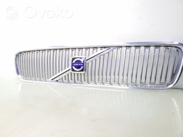 Volvo V50 Front bumper upper radiator grill 08678680