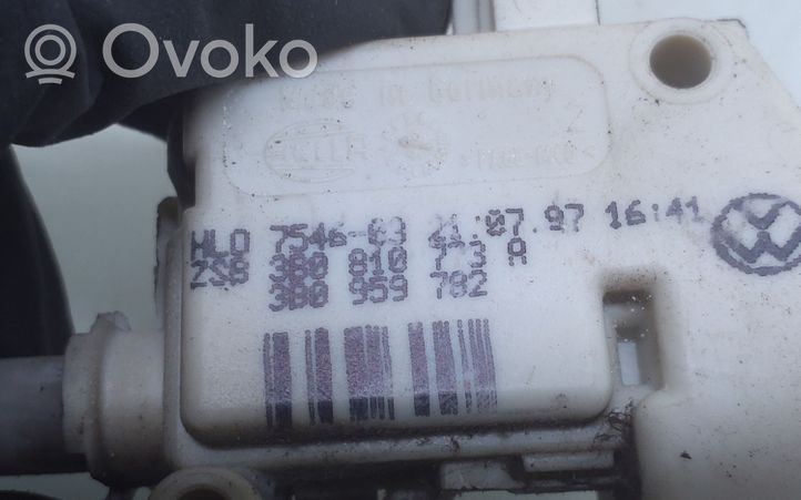Volkswagen PASSAT B5 Moteur de verrouillage trappe à essence 3B0810773A