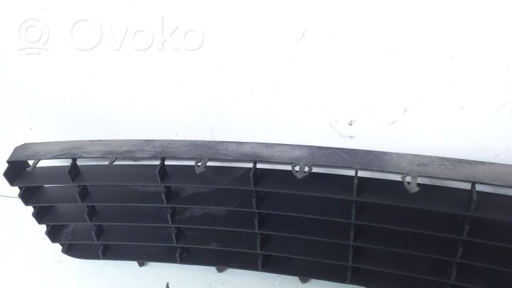 Volkswagen Golf V Etupuskurin alempi jäähdytinsäleikkö 1K0853677