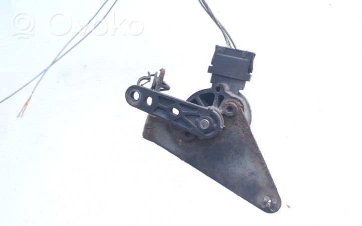 BMW 7 E38 Palanca del sensor de altura delantero 1182641