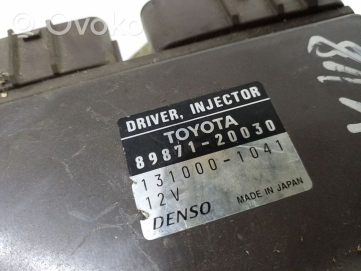 Toyota Avensis T220 Polttoaineen ruiskutuksen ohjainlaite/moduuli 8987120030