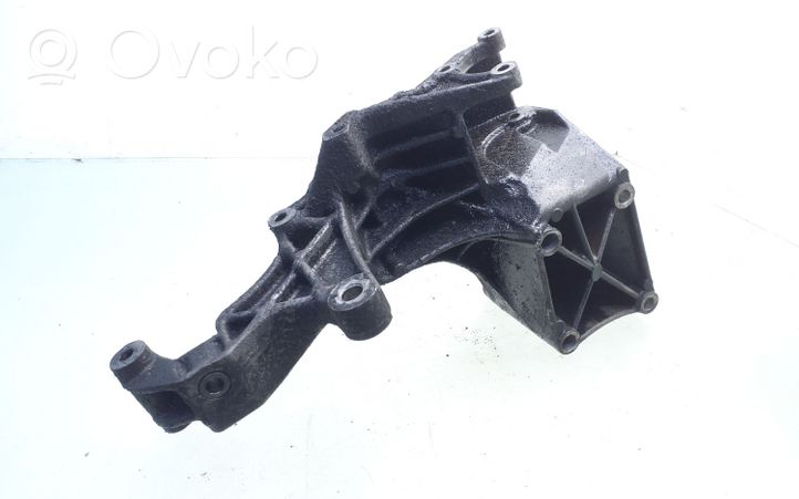 Volkswagen Transporter - Caravelle T4 Support de générateur / alternateur 074145169F