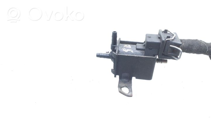 Volkswagen Golf III Electrovanne Soupape de Sûreté / Dépression 028906283