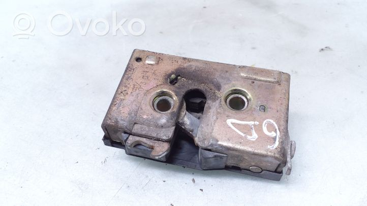 Volkswagen PASSAT B4 Etuoven lukko 357839016D