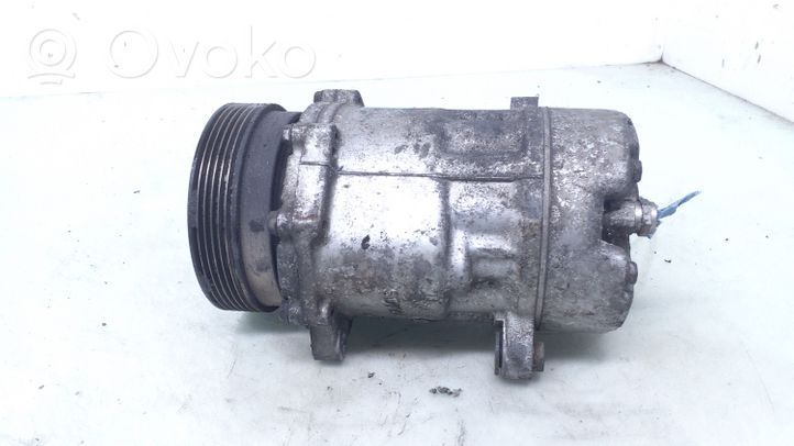 Volkswagen PASSAT B4 Compressore aria condizionata (A/C) (pompa) 1H0820803D