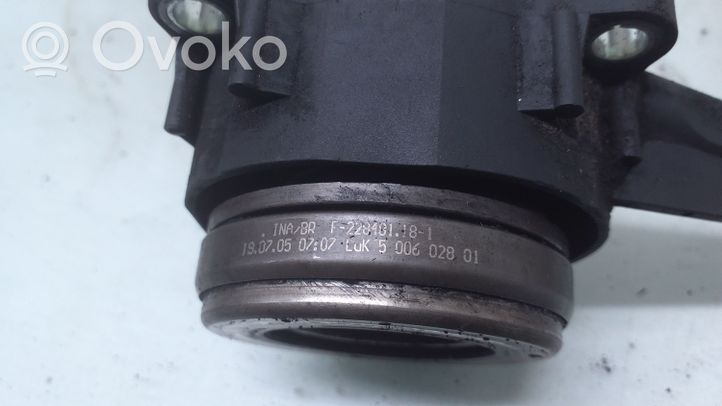 Volkswagen PASSAT B6 Clutch release bearing slave cylinder F228401181