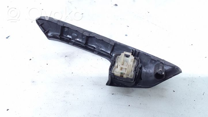 Volkswagen Golf III Electric window control switch 1H0867197E