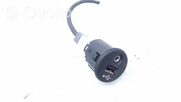 Nissan Juke I F15 USB-pistokeliitin 280023BH00A