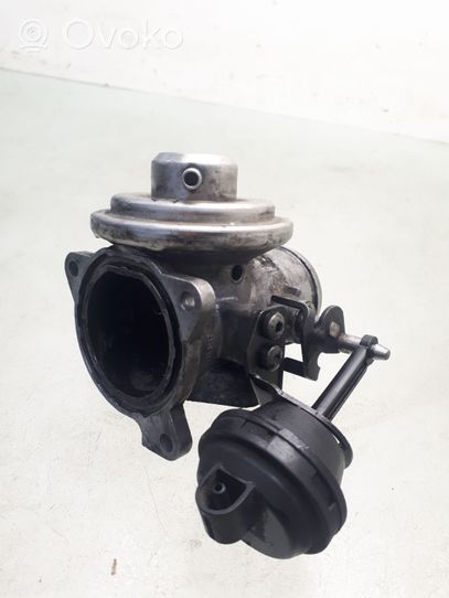 Volkswagen Golf IV EGR valve 038129637