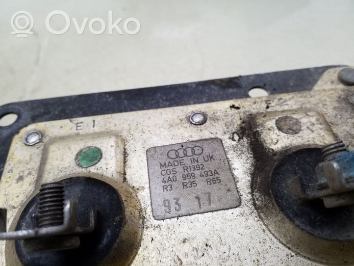 Audi 80 90 S2 B4 Aušinimo ventiliatoriaus rėlė 4A0959493A