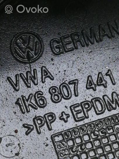 Volkswagen Golf V Zaślepka haka holowniczego zderzaka tylnego 1K6807441