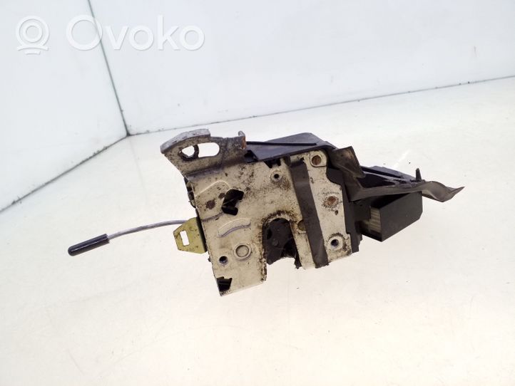 BMW 5 E39 Front door lock 8235113