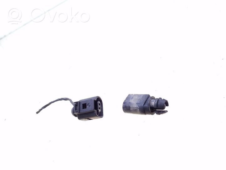 Volkswagen Golf V Āra temperatūras sensors 8Z0820535