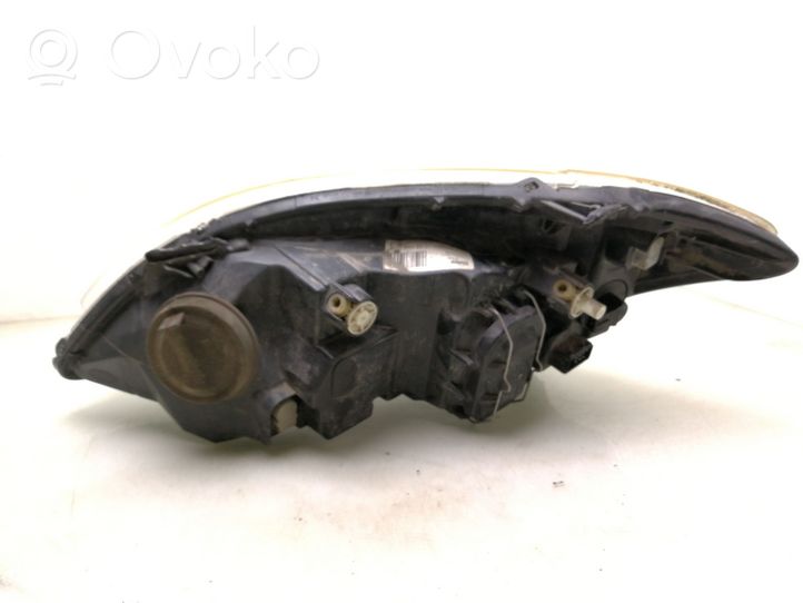 Toyota Corolla E120 E130 Lampa przednia 89010389