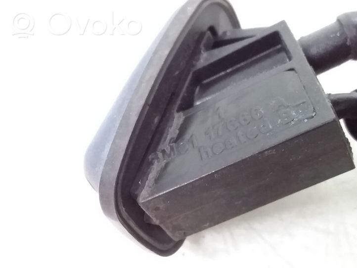 Ford Focus Ugello a spruzzo lavavetri per parabrezza BM5117666A