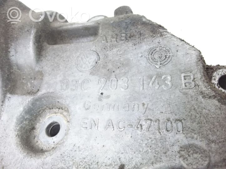 Volkswagen PASSAT B7 Soporte de montaje del compresor de A/C 03C903143B