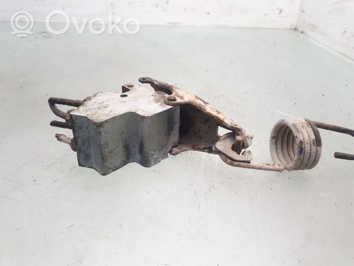 Volkswagen PASSAT B4 Regolatore di pressione del freno 357612151