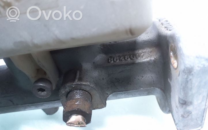 Volvo V70 Główny cylinder hamulca 8646007